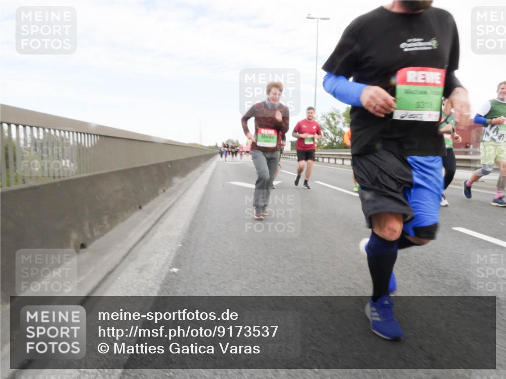 03.10.2025 - Köhlbrandbrückenlauf Matties Gatica Varas http://msf.ph/oto/9173537 03.10.2025 15:27:46 Position 3  meine-sportfotos.de