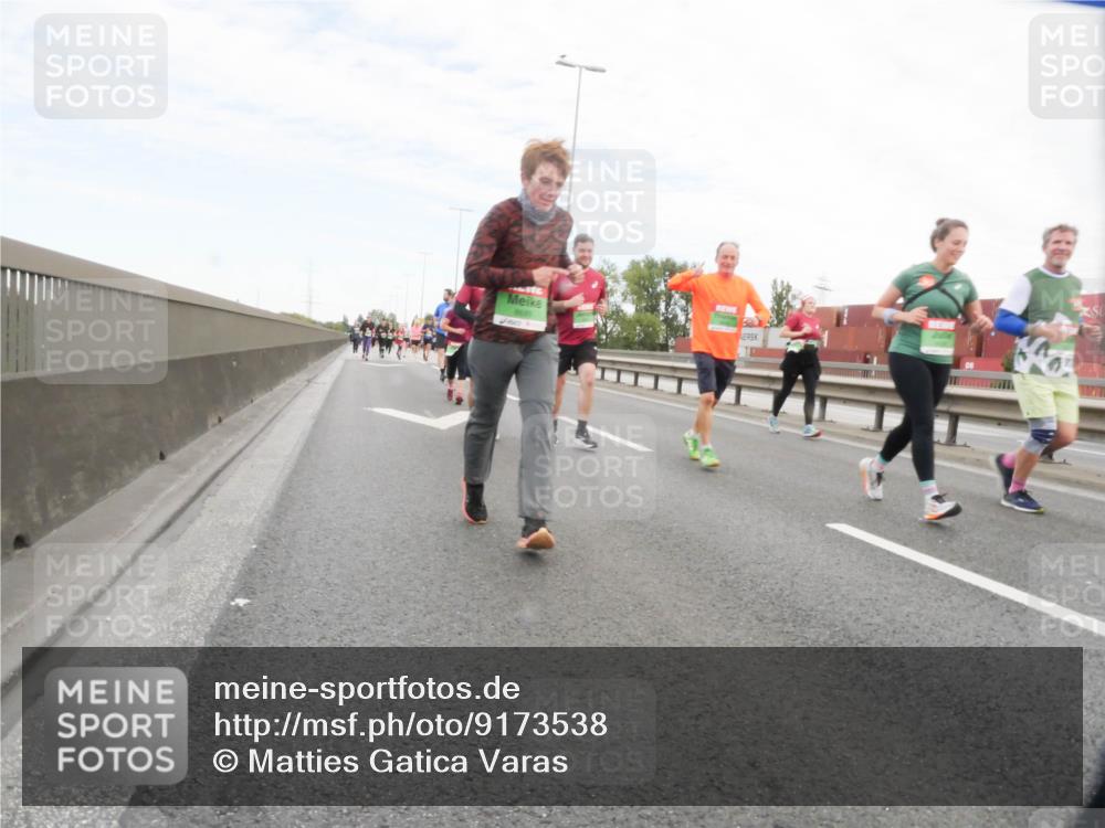 03.10.2025 - Köhlbrandbrückenlauf Matties Gatica Varas http://msf.ph/oto/9173538 03.10.2025 15:27:47 Position 3  meine-sportfotos.de
