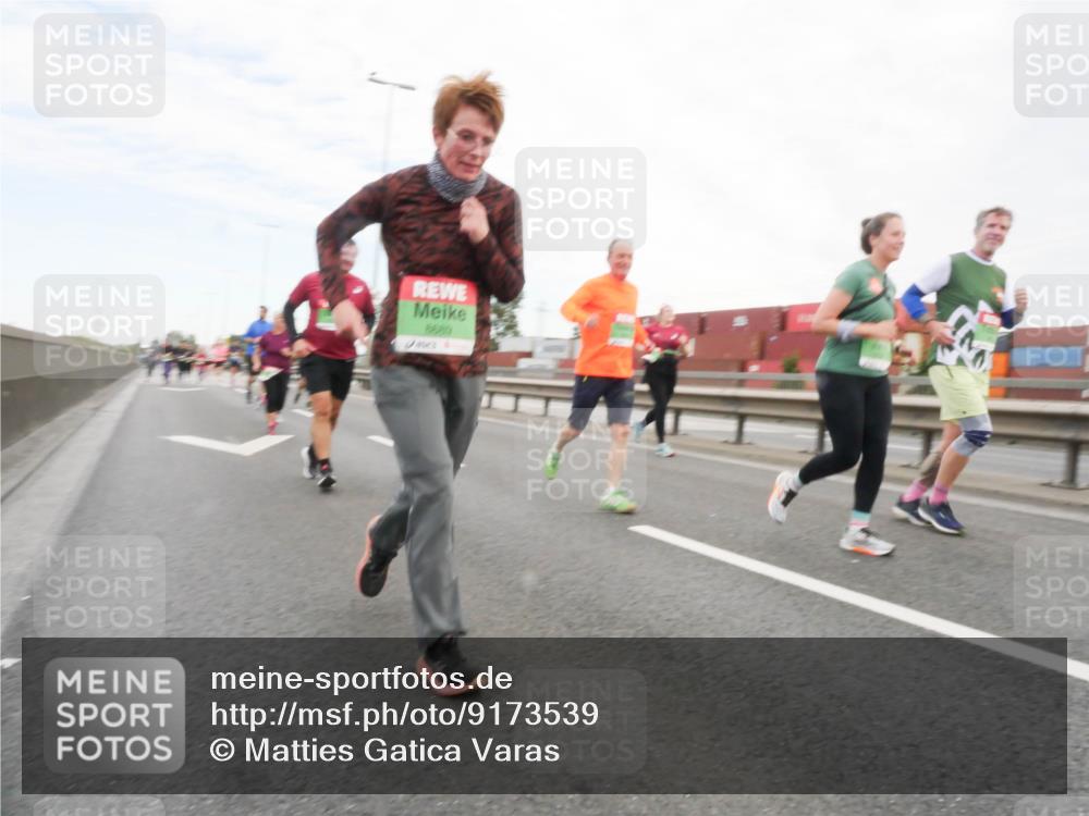 03.10.2025 - Köhlbrandbrückenlauf Matties Gatica Varas http://msf.ph/oto/9173539 03.10.2025 15:27:47 Position 3 8686 meine-sportfotos.de