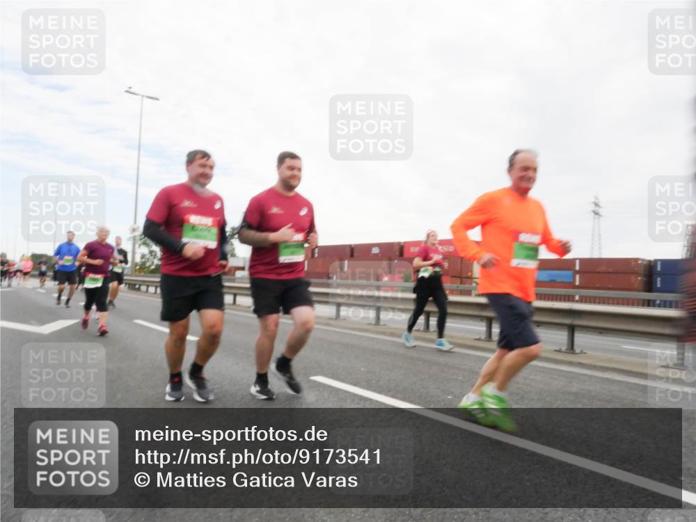 03.10.2025 - Köhlbrandbrückenlauf Matties Gatica Varas http://msf.ph/oto/9173541 03.10.2025 15:27:48 Position 3  meine-sportfotos.de