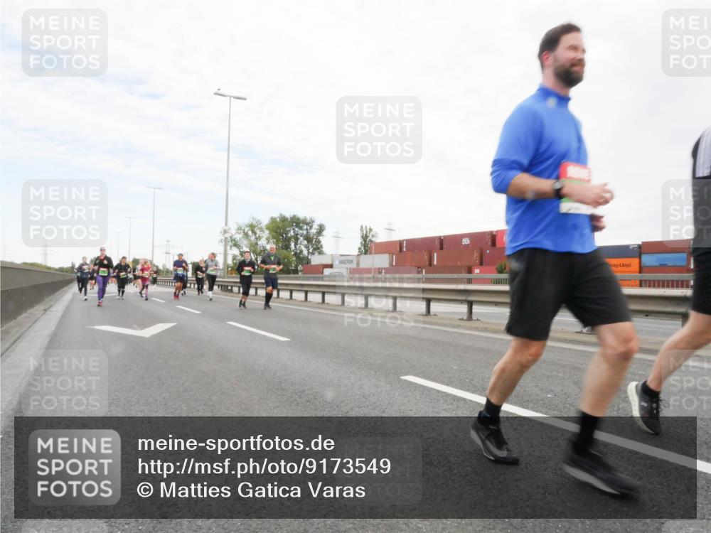 03.10.2025 - Köhlbrandbrückenlauf Matties Gatica Varas http://msf.ph/oto/9173549 03.10.2025 15:27:53 Position 3  meine-sportfotos.de