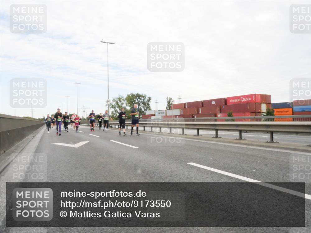 03.10.2025 - Köhlbrandbrückenlauf Matties Gatica Varas http://msf.ph/oto/9173550 03.10.2025 15:27:53 Position 3  meine-sportfotos.de