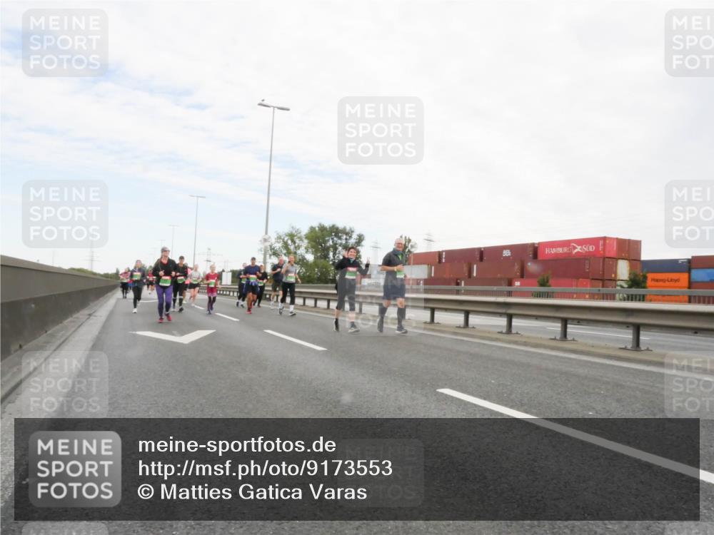 03.10.2025 - Köhlbrandbrückenlauf Matties Gatica Varas http://msf.ph/oto/9173553 03.10.2025 15:27:55 Position 3  meine-sportfotos.de