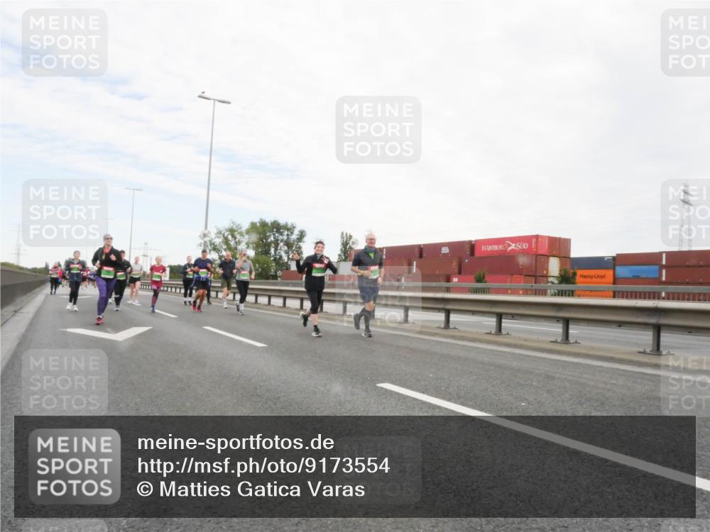 03.10.2025 - Köhlbrandbrückenlauf Matties Gatica Varas http://msf.ph/oto/9173554 03.10.2025 15:27:55 Position 3  meine-sportfotos.de