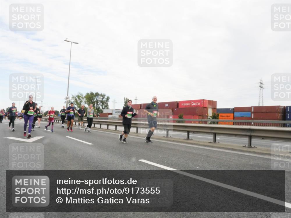 03.10.2025 - Köhlbrandbrückenlauf Matties Gatica Varas http://msf.ph/oto/9173555 03.10.2025 15:27:56 Position 3  meine-sportfotos.de