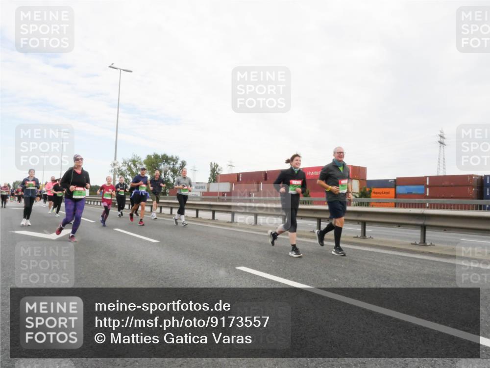03.10.2025 - Köhlbrandbrückenlauf Matties Gatica Varas http://msf.ph/oto/9173557 03.10.2025 15:27:56 Position 3  meine-sportfotos.de