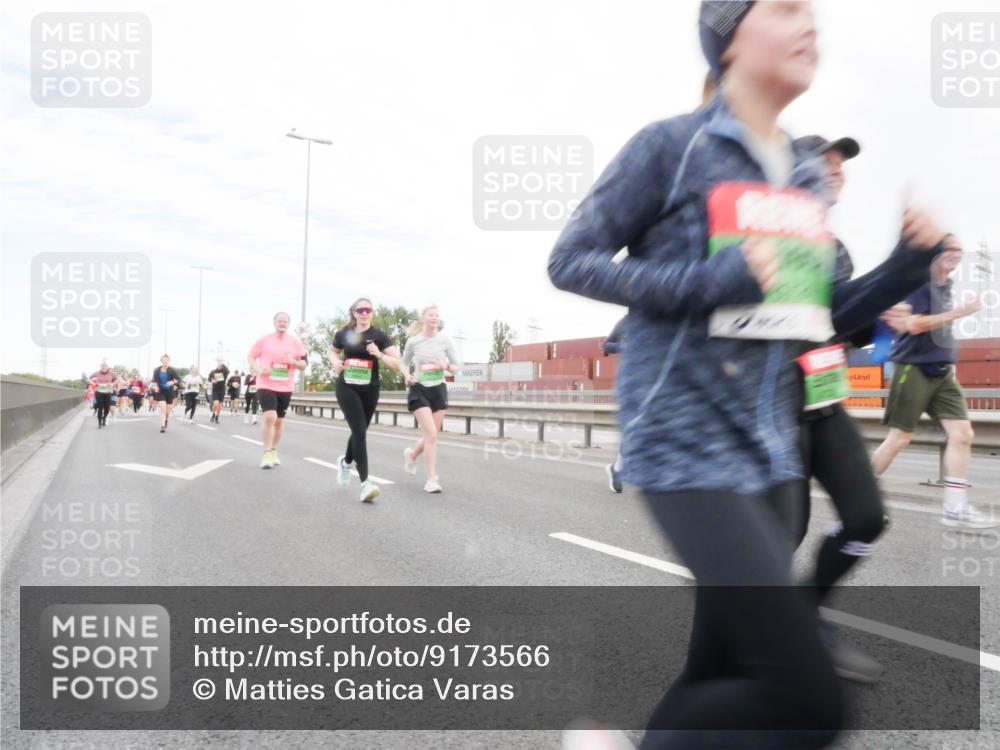 03.10.2025 - Köhlbrandbrückenlauf Matties Gatica Varas http://msf.ph/oto/9173566 03.10.2025 15:28:01 Position 3  meine-sportfotos.de