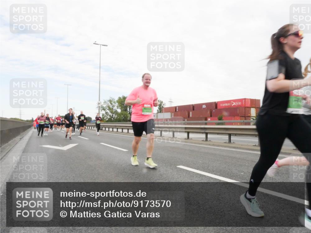 03.10.2025 - Köhlbrandbrückenlauf Matties Gatica Varas http://msf.ph/oto/9173570 03.10.2025 15:28:03 Position 3  meine-sportfotos.de