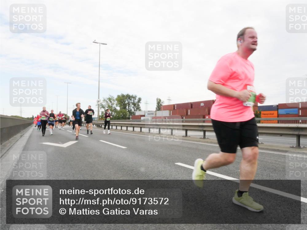 03.10.2025 - Köhlbrandbrückenlauf Matties Gatica Varas http://msf.ph/oto/9173572 03.10.2025 15:28:04 Position 3  meine-sportfotos.de