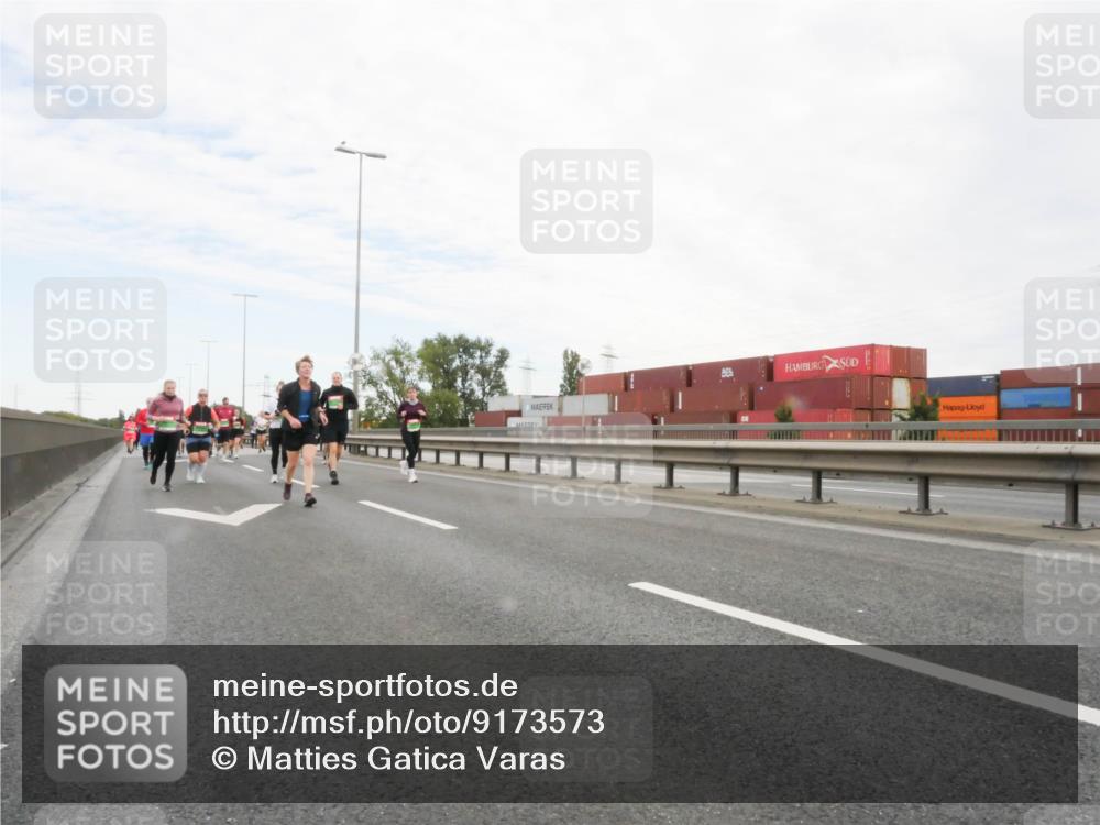 03.10.2025 - Köhlbrandbrückenlauf Matties Gatica Varas http://msf.ph/oto/9173573 03.10.2025 15:28:04 Position 3  meine-sportfotos.de