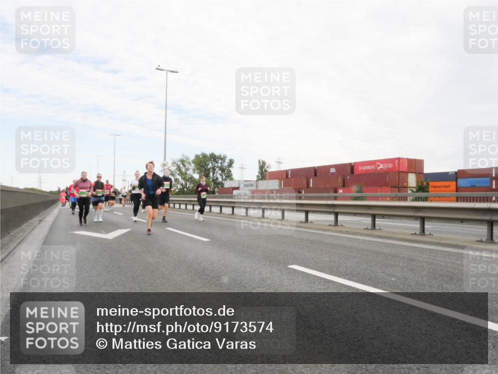 03.10.2025 - Köhlbrandbrückenlauf Matties Gatica Varas http://msf.ph/oto/9173574 03.10.2025 15:28:05 Position 3  meine-sportfotos.de