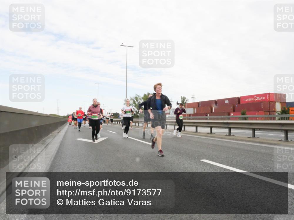 03.10.2025 - Köhlbrandbrückenlauf Matties Gatica Varas http://msf.ph/oto/9173577 03.10.2025 15:28:06 Position 3  meine-sportfotos.de