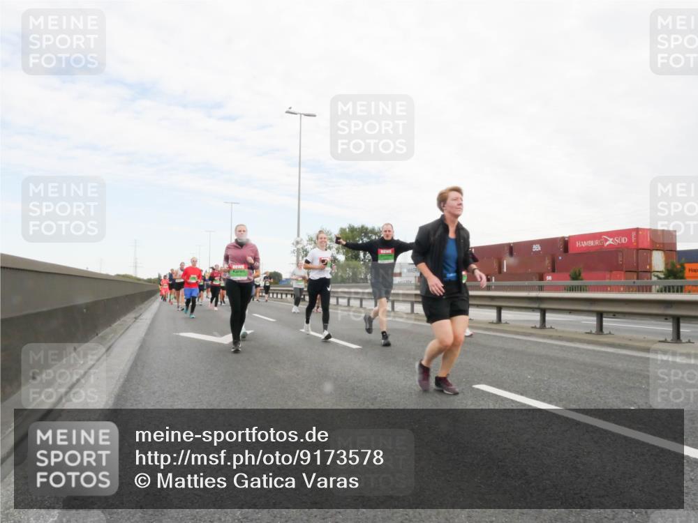 03.10.2025 - Köhlbrandbrückenlauf Matties Gatica Varas http://msf.ph/oto/9173578 03.10.2025 15:28:07 Position 3  meine-sportfotos.de