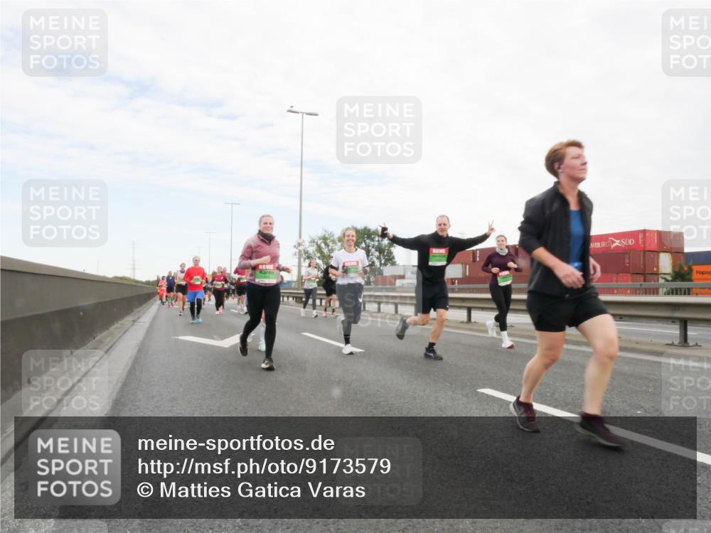 03.10.2025 - Köhlbrandbrückenlauf Matties Gatica Varas http://msf.ph/oto/9173579 03.10.2025 15:28:07 Position 3  meine-sportfotos.de