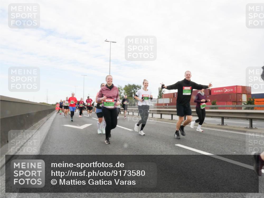03.10.2025 - Köhlbrandbrückenlauf Matties Gatica Varas http://msf.ph/oto/9173580 03.10.2025 15:28:07 Position 3  meine-sportfotos.de