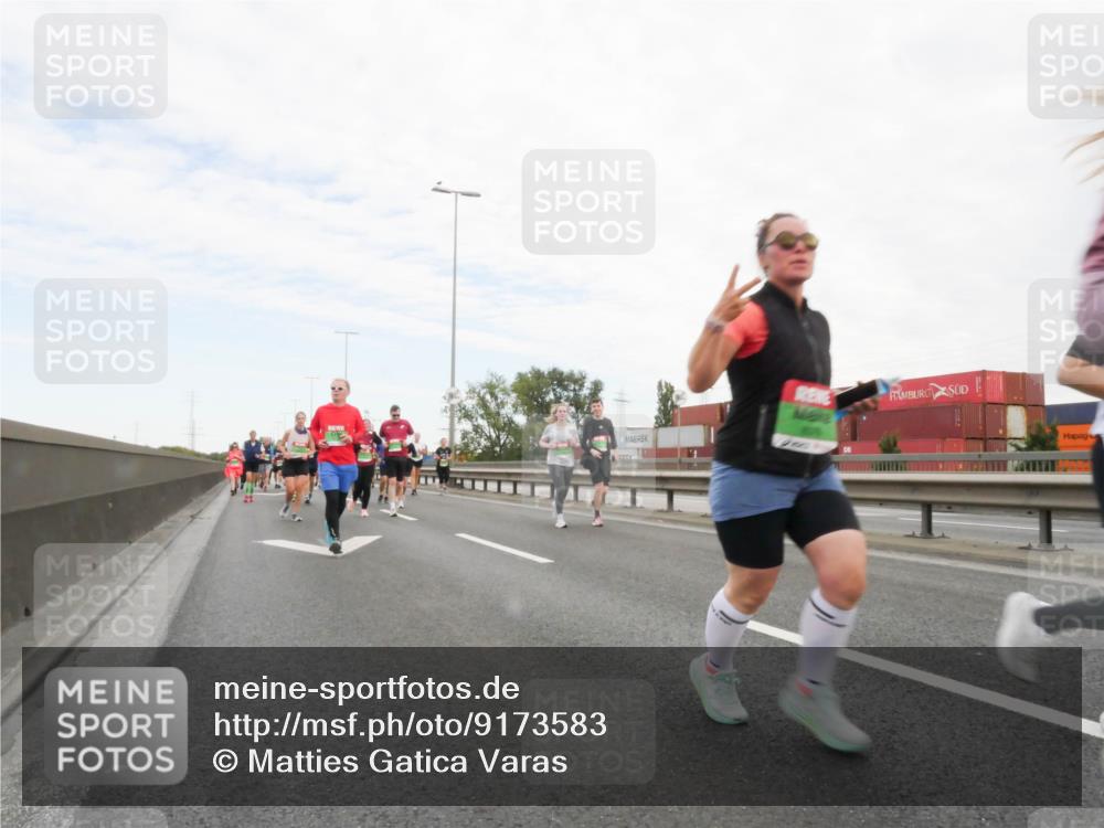 03.10.2025 - Köhlbrandbrückenlauf Matties Gatica Varas http://msf.ph/oto/9173583 03.10.2025 15:28:09 Position 3  meine-sportfotos.de