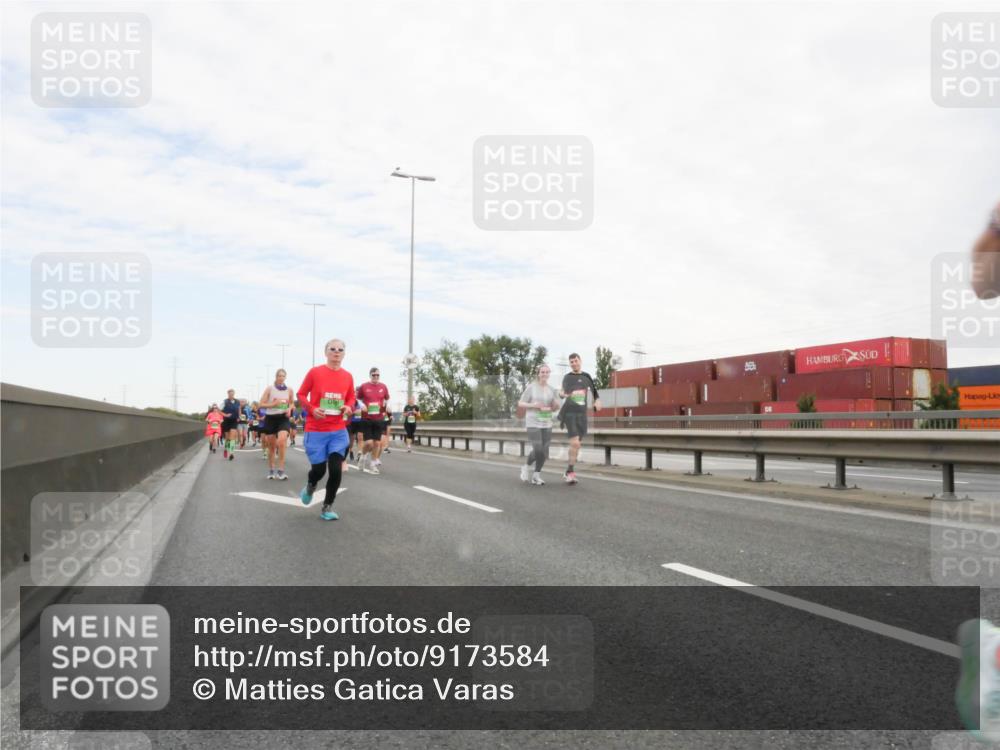 03.10.2025 - Köhlbrandbrückenlauf Matties Gatica Varas http://msf.ph/oto/9173584 03.10.2025 15:28:09 Position 3  meine-sportfotos.de