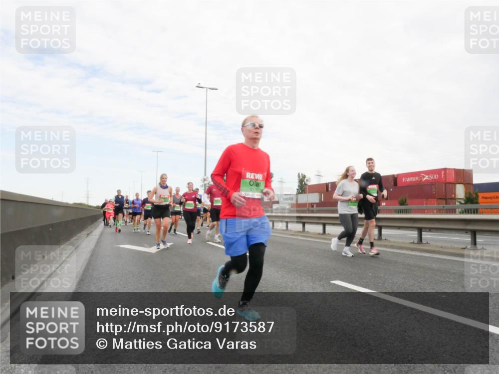 03.10.2025 - Köhlbrandbrückenlauf Matties Gatica Varas http://msf.ph/oto/9173587 03.10.2025 15:28:11 Position 3 9175 meine-sportfotos.de