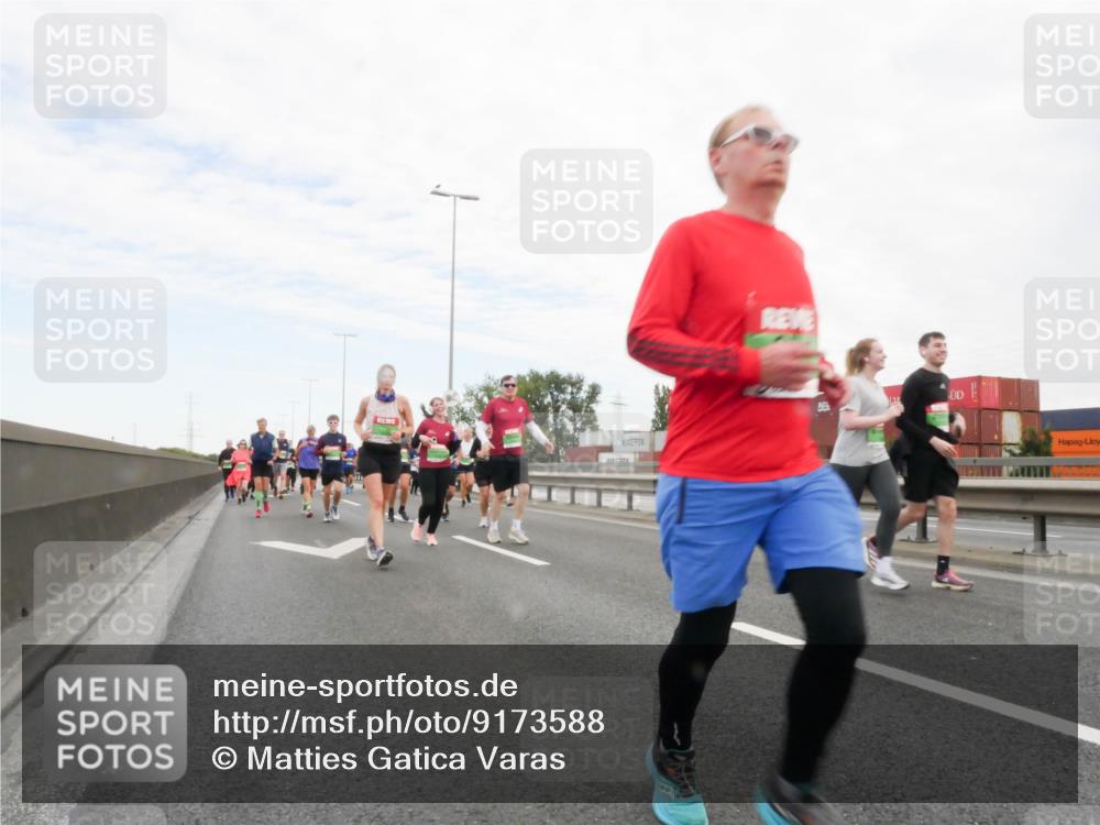 03.10.2025 - Köhlbrandbrückenlauf Matties Gatica Varas http://msf.ph/oto/9173588 03.10.2025 15:28:11 Position 3  meine-sportfotos.de