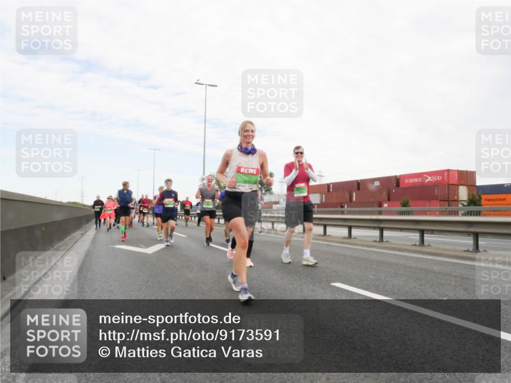 03.10.2025 - Köhlbrandbrückenlauf Matties Gatica Varas http://msf.ph/oto/9173591 03.10.2025 15:28:13 Position 3 9712 meine-sportfotos.de
