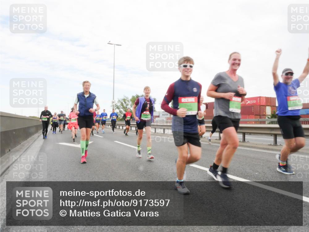 03.10.2025 - Köhlbrandbrückenlauf Matties Gatica Varas http://msf.ph/oto/9173597 03.10.2025 15:28:16 Position 3  meine-sportfotos.de