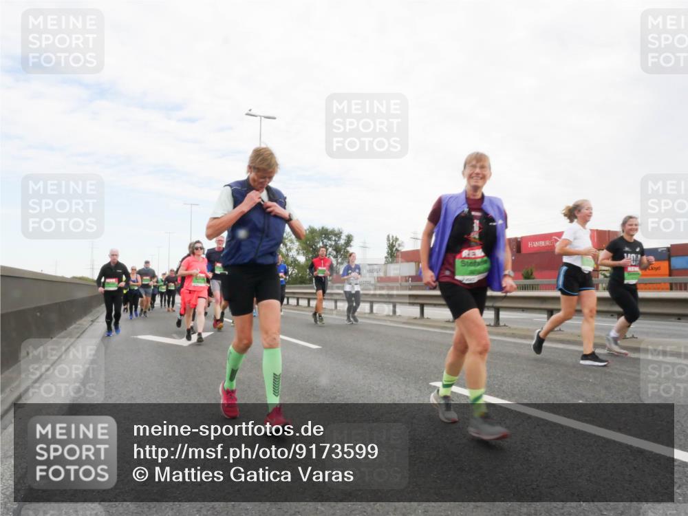 03.10.2025 - Köhlbrandbrückenlauf Matties Gatica Varas http://msf.ph/oto/9173599 03.10.2025 15:28:17 Position 3  meine-sportfotos.de
