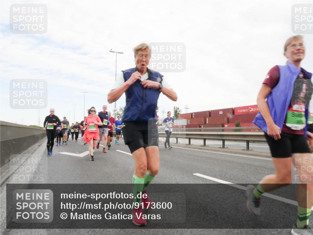 03.10.2025 - Köhlbrandbrückenlauf Matties Gatica Varas http://msf.ph/oto/9173600 03.10.2025 15:28:17 Position 3  meine-sportfotos.de