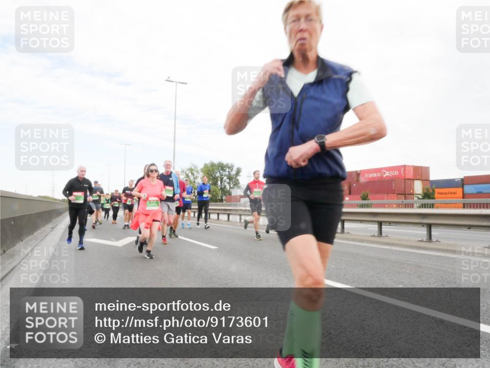 03.10.2025 - Köhlbrandbrückenlauf Matties Gatica Varas http://msf.ph/oto/9173601 03.10.2025 15:28:18 Position 3  meine-sportfotos.de