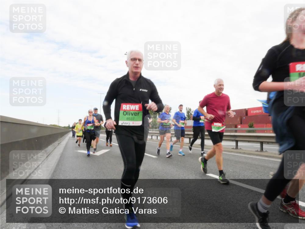 03.10.2025 - Köhlbrandbrückenlauf Matties Gatica Varas http://msf.ph/oto/9173606 03.10.2025 15:28:20 Position 3 8537 meine-sportfotos.de