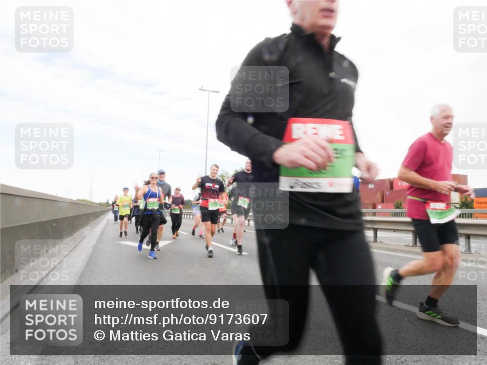 03.10.2025 - Köhlbrandbrückenlauf Matties Gatica Varas http://msf.ph/oto/9173607 03.10.2025 15:28:20 Position 3  meine-sportfotos.de