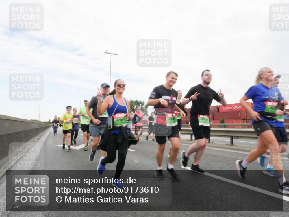03.10.2025 - Köhlbrandbrückenlauf Matties Gatica Varas http://msf.ph/oto/9173610 03.10.2025 15:28:22 Position 3  meine-sportfotos.de
