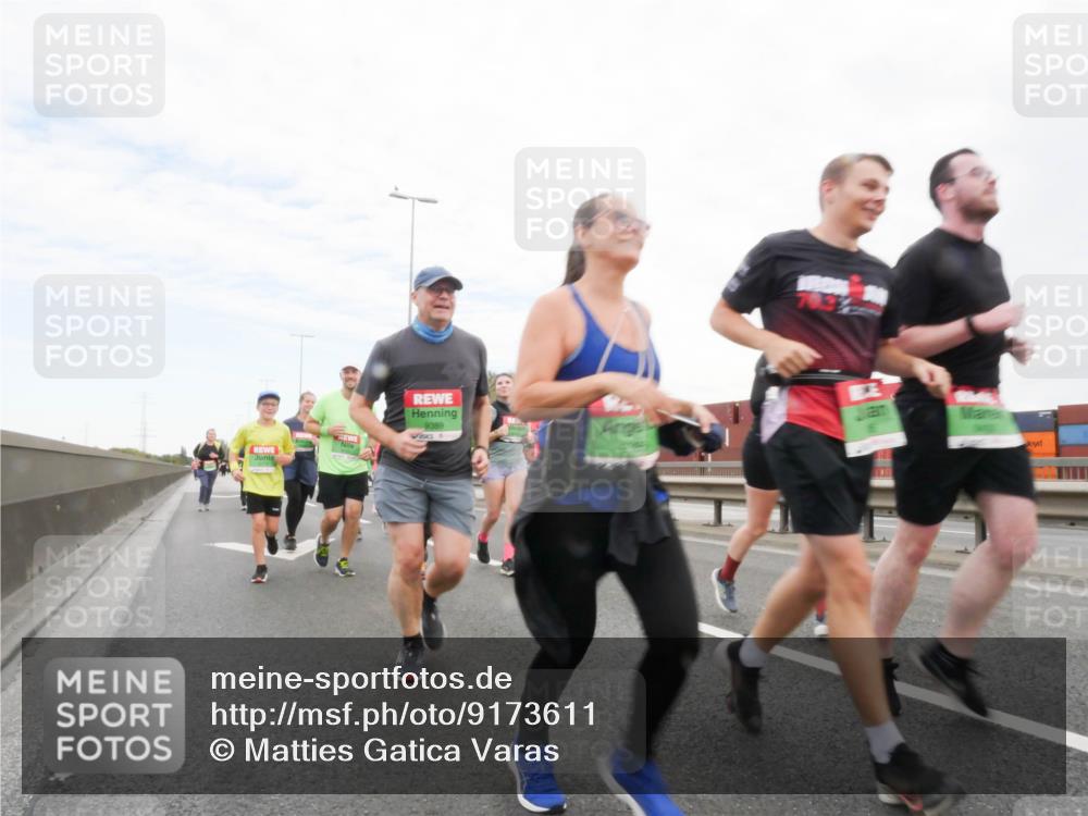 03.10.2025 - Köhlbrandbrückenlauf Matties Gatica Varas http://msf.ph/oto/9173611 03.10.2025 15:28:22 Position 3 9389 meine-sportfotos.de