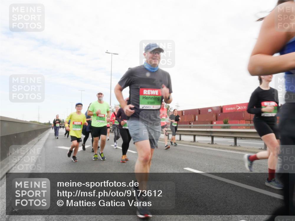 03.10.2025 - Köhlbrandbrückenlauf Matties Gatica Varas http://msf.ph/oto/9173612 03.10.2025 15:28:23 Position 3 9389 meine-sportfotos.de