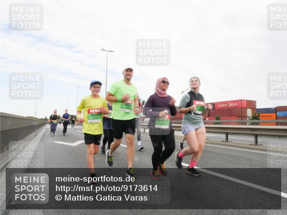 03.10.2025 - Köhlbrandbrückenlauf Matties Gatica Varas http://msf.ph/oto/9173614 03.10.2025 15:28:24 Position 3 8730, 8729 meine-sportfotos.de