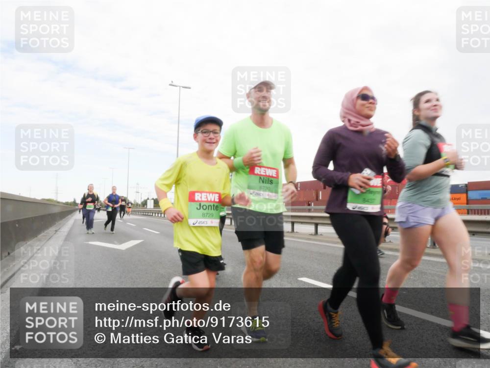 03.10.2025 - Köhlbrandbrückenlauf Matties Gatica Varas http://msf.ph/oto/9173615 03.10.2025 15:28:24 Position 3 8729, 8730, 84437 meine-sportfotos.de