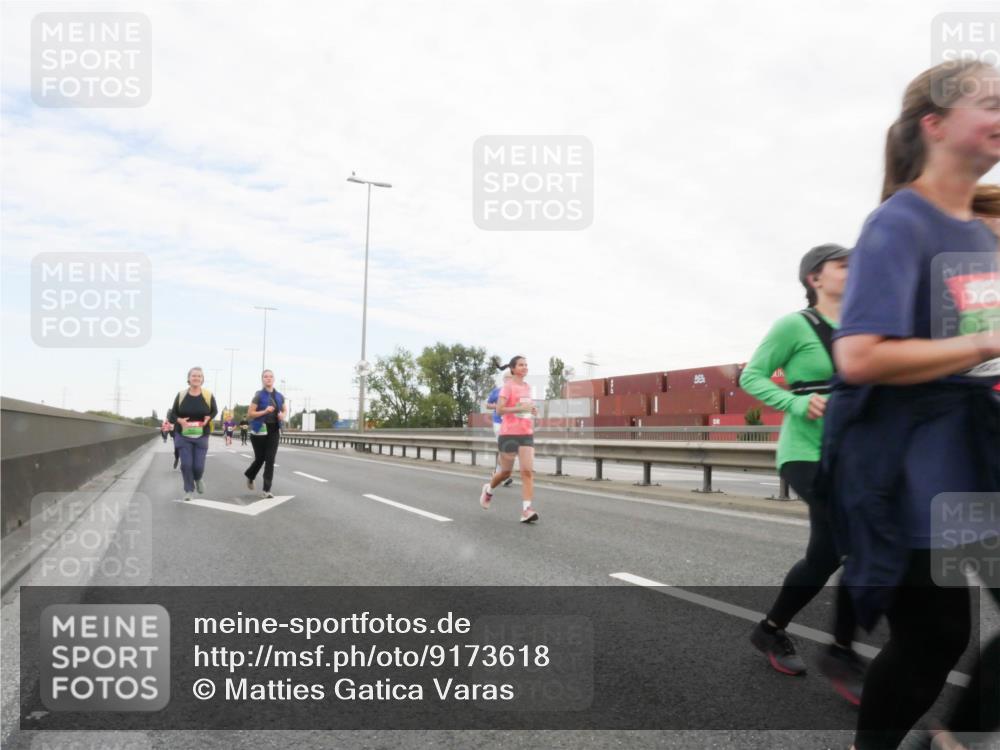03.10.2025 - Köhlbrandbrückenlauf Matties Gatica Varas http://msf.ph/oto/9173618 03.10.2025 15:28:26 Position 3  meine-sportfotos.de
