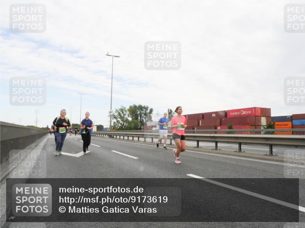 03.10.2025 - Köhlbrandbrückenlauf Matties Gatica Varas http://msf.ph/oto/9173619 03.10.2025 15:28:26 Position 3  meine-sportfotos.de