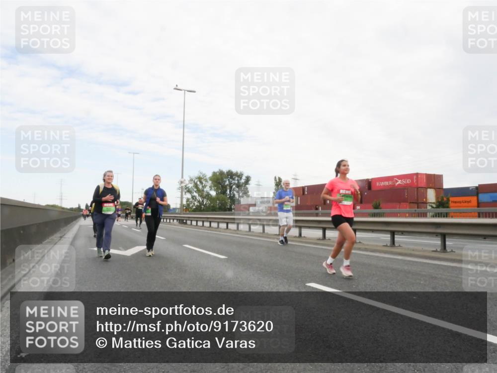 03.10.2025 - Köhlbrandbrückenlauf Matties Gatica Varas http://msf.ph/oto/9173620 03.10.2025 15:28:27 Position 3  meine-sportfotos.de