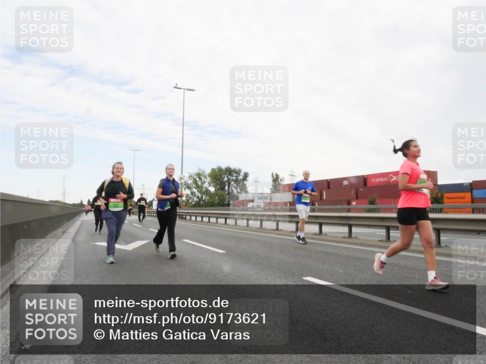 03.10.2025 - Köhlbrandbrückenlauf Matties Gatica Varas http://msf.ph/oto/9173621 03.10.2025 15:28:27 Position 3  meine-sportfotos.de