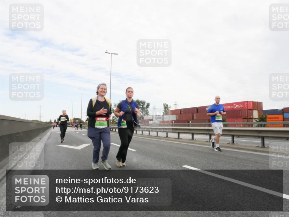 03.10.2025 - Köhlbrandbrückenlauf Matties Gatica Varas http://msf.ph/oto/9173623 03.10.2025 15:28:28 Position 3  meine-sportfotos.de