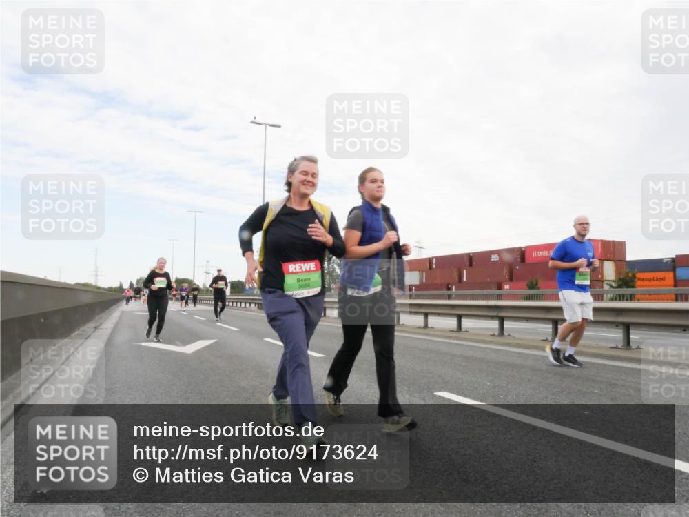 03.10.2025 - Köhlbrandbrückenlauf Matties Gatica Varas http://msf.ph/oto/9173624 03.10.2025 15:28:29 Position 3 9684 meine-sportfotos.de