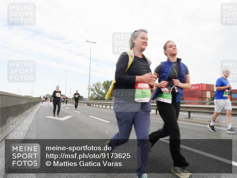 03.10.2025 - Köhlbrandbrückenlauf Matties Gatica Varas http://msf.ph/oto/9173625 03.10.2025 15:28:29 Position 3  meine-sportfotos.de