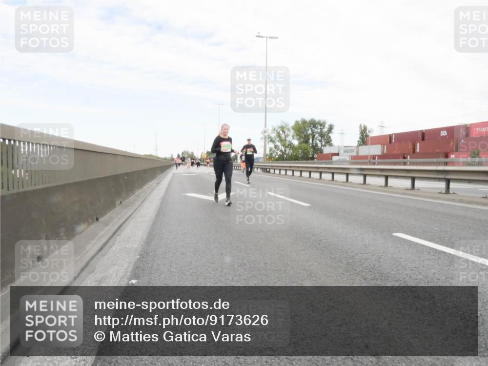 03.10.2025 - Köhlbrandbrückenlauf Matties Gatica Varas http://msf.ph/oto/9173626 03.10.2025 15:28:30 Position 3  meine-sportfotos.de