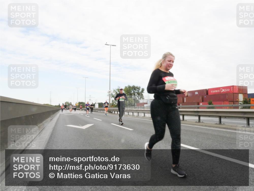 03.10.2025 - Köhlbrandbrückenlauf Matties Gatica Varas http://msf.ph/oto/9173630 03.10.2025 15:28:32 Position 3  meine-sportfotos.de