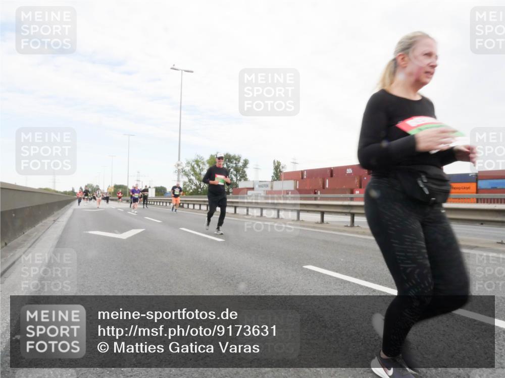 03.10.2025 - Köhlbrandbrückenlauf Matties Gatica Varas http://msf.ph/oto/9173631 03.10.2025 15:28:33 Position 3  meine-sportfotos.de