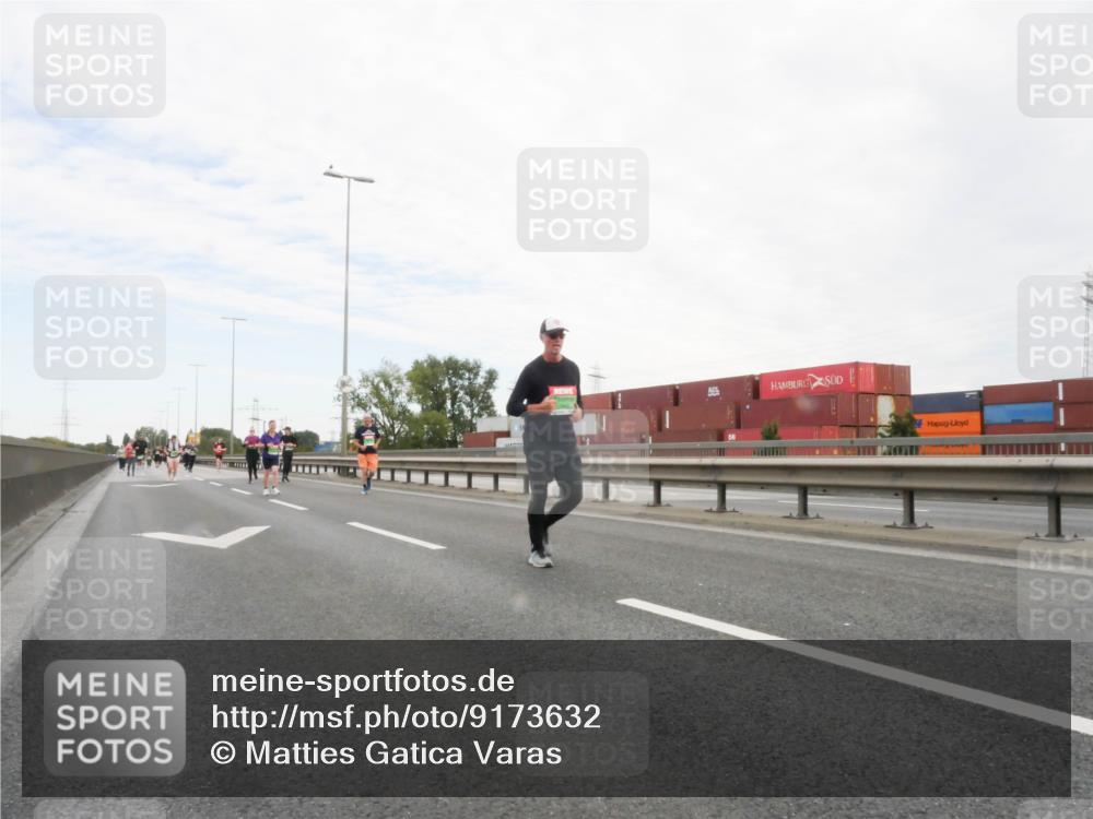 03.10.2025 - Köhlbrandbrückenlauf Matties Gatica Varas http://msf.ph/oto/9173632 03.10.2025 15:28:34 Position 3 158, 111, 1 meine-sportfotos.de