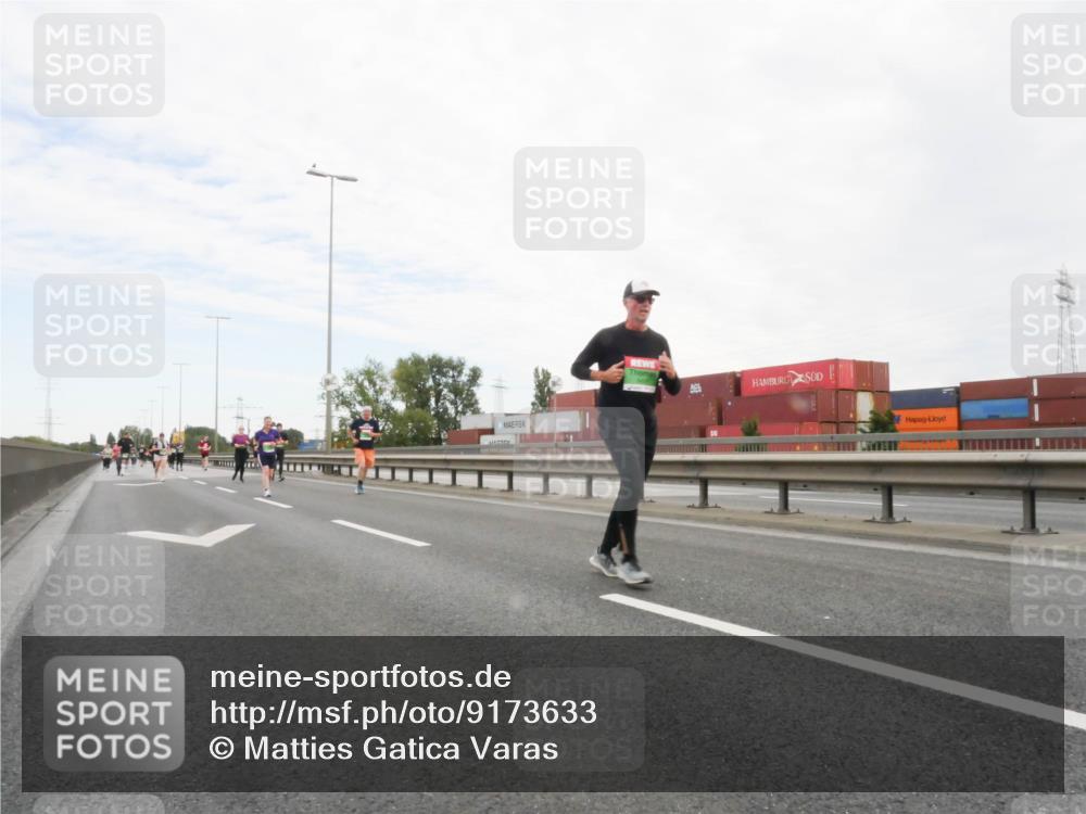 03.10.2025 - Köhlbrandbrückenlauf Matties Gatica Varas http://msf.ph/oto/9173633 03.10.2025 15:28:34 Position 3  meine-sportfotos.de