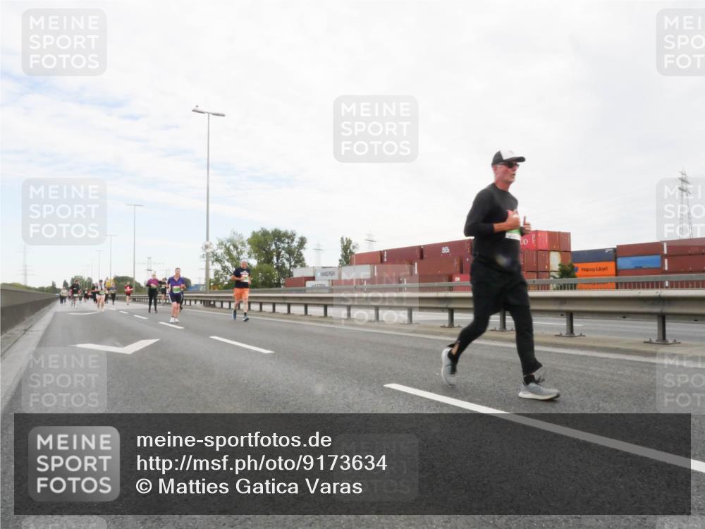 03.10.2025 - Köhlbrandbrückenlauf Matties Gatica Varas http://msf.ph/oto/9173634 03.10.2025 15:28:35 Position 3  meine-sportfotos.de