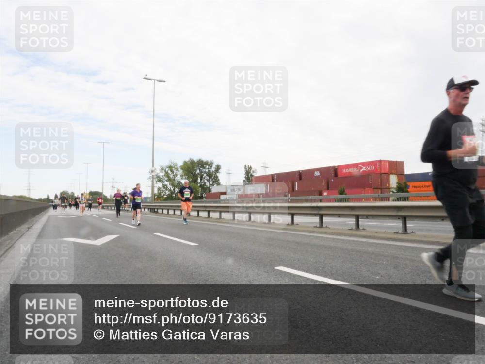 03.10.2025 - Köhlbrandbrückenlauf Matties Gatica Varas http://msf.ph/oto/9173635 03.10.2025 15:28:35 Position 3  meine-sportfotos.de