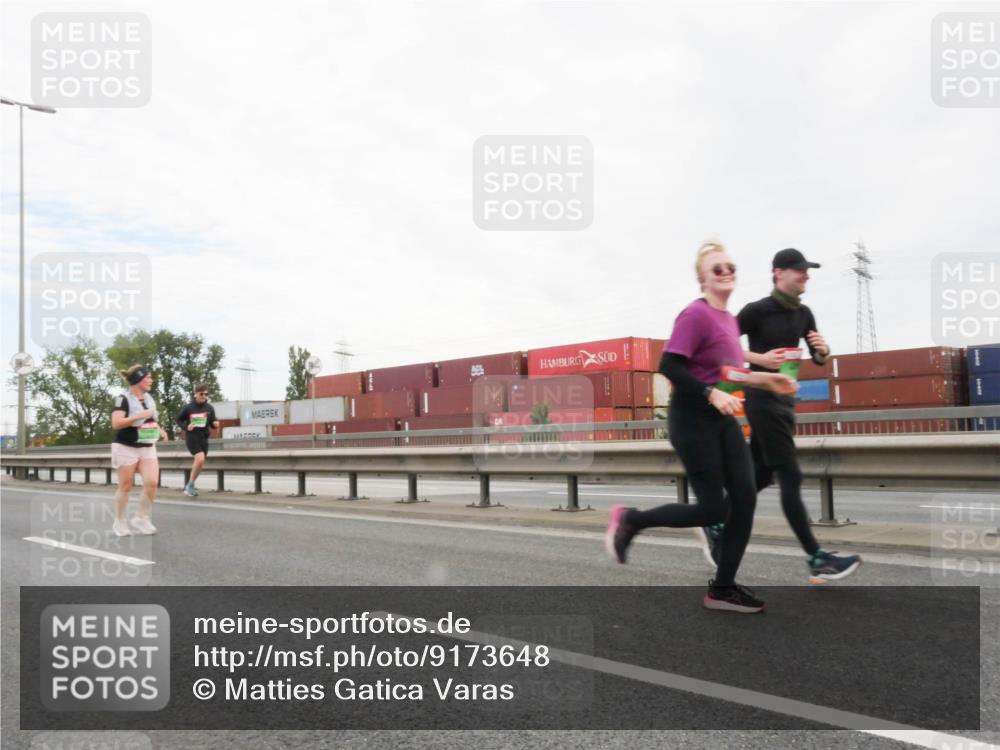 03.10.2025 - Köhlbrandbrückenlauf Matties Gatica Varas http://msf.ph/oto/9173648 03.10.2025 15:28:43 Position 3  meine-sportfotos.de